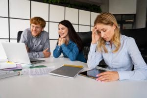 produktivitas meeting menurun? ini saatnya kamu gunakan notulen meeting berbasis AI